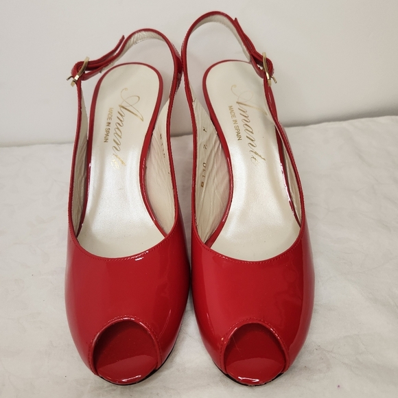 Vintage Patent Red Leather Pumps - Picture 3 of 12
